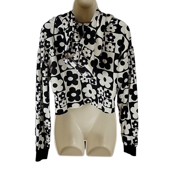 Wild Fable Long Sleeve Crop Hoodie, Black/White, Size L, NWT - Picture 2 of 8